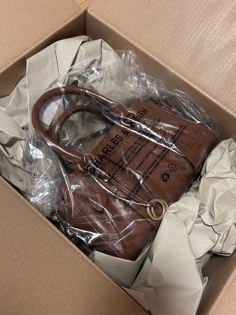 【新品】Charles&Keithブリットンルーシュドトップハンドルトートバッグ