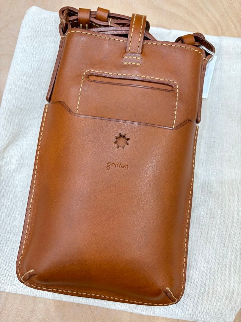 ゲンテン　genten カットワークレザー スマホショルダーバッグ ブラウン