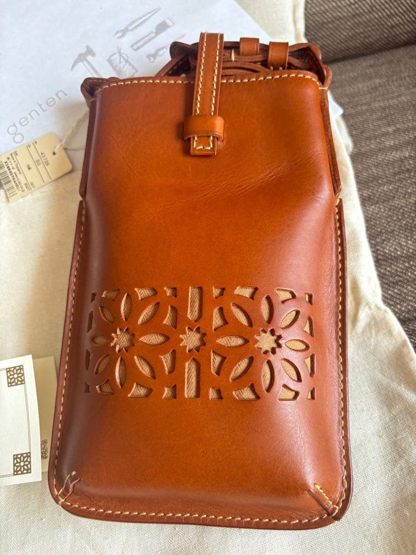 ゲンテン　genten カットワークレザー スマホショルダーバッグ ブラウン