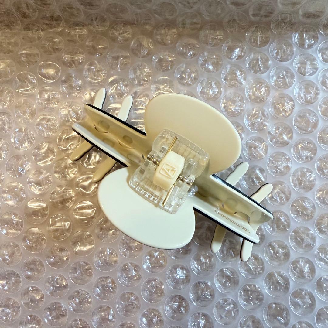 ALEXANDRE DE PARIS アレクサンドルドゥパリ　クリップベージュ