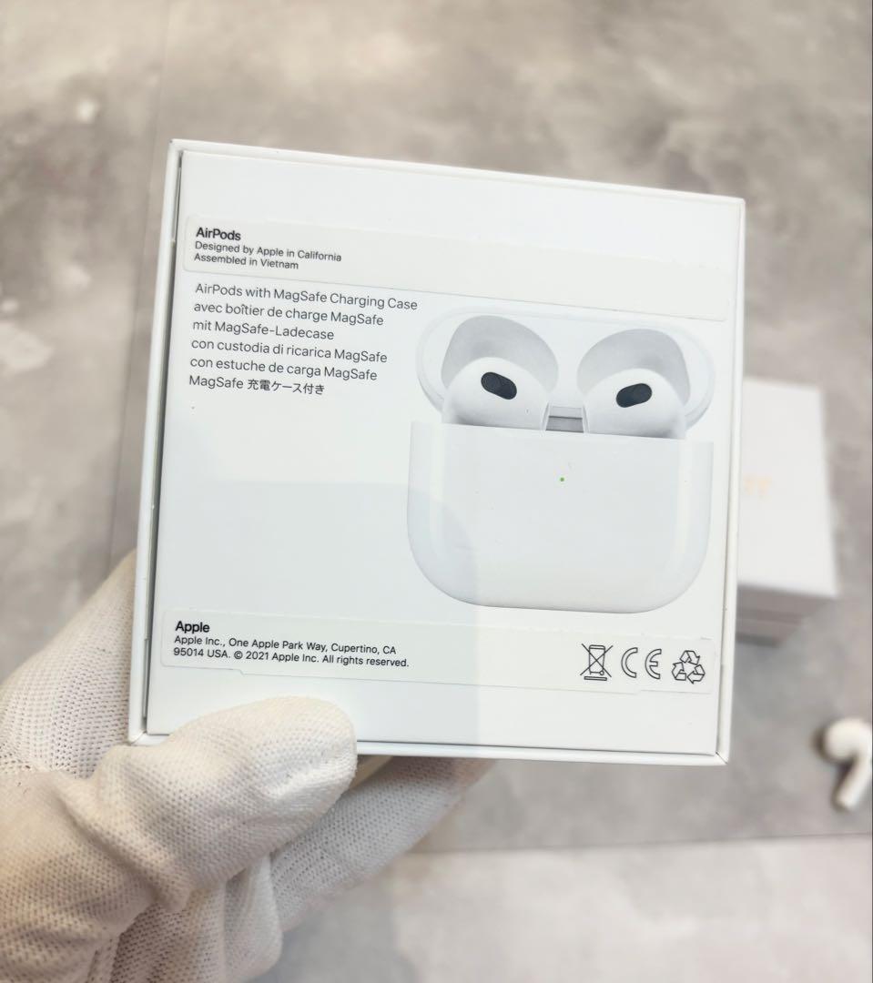 純正AirPods第3世代本体 Diorロゴ入りケース