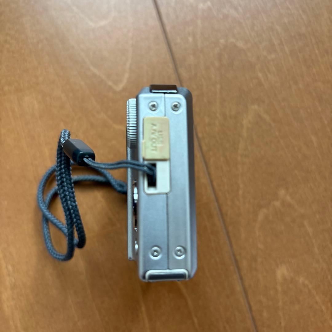 Olympus デジカメ　FE-220 充電器付き