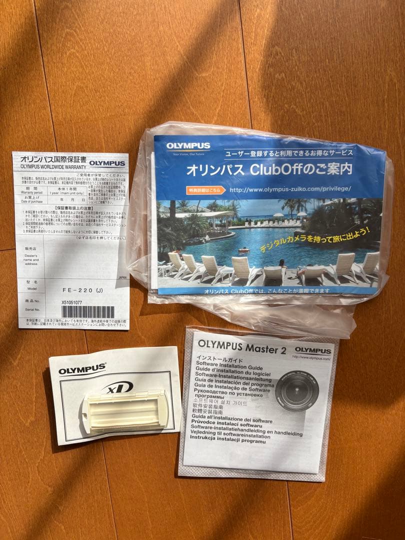 Olympus デジカメ　FE-220 充電器付き