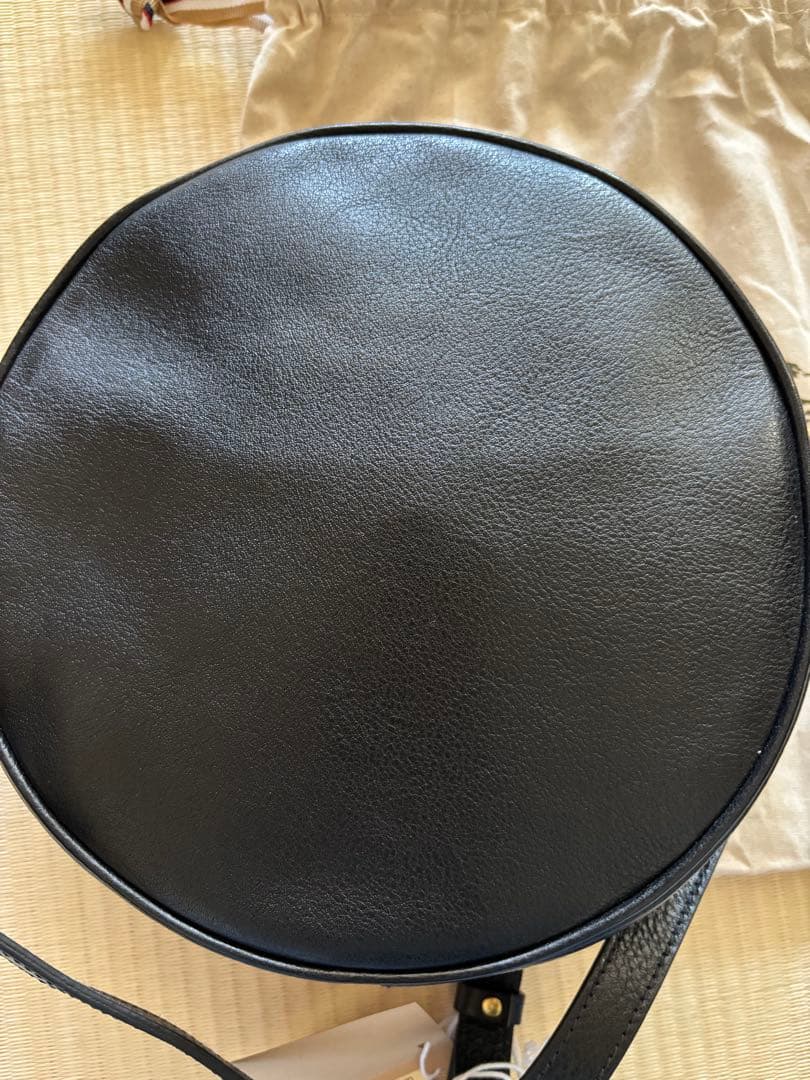 IL BISONTE 黒 レザー 円形バッグ 保存袋付き