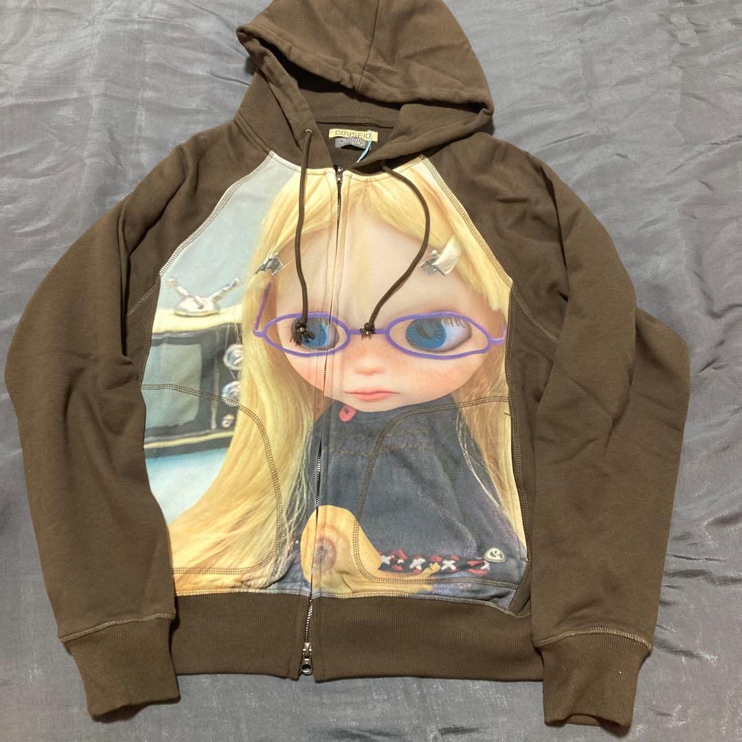 Coyseio人形プリント フルジップフーディ ブラウン