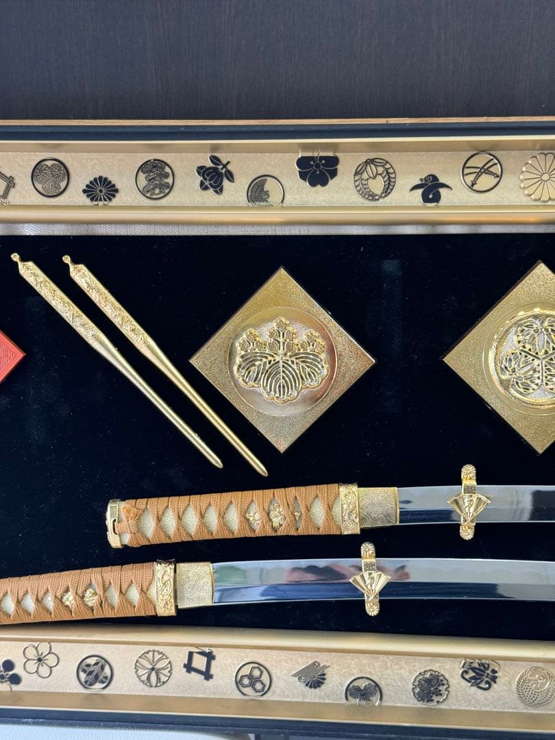 武家三大家家紋 徳川 織田 豊臣 名刀額飾り　模造刀　鍔　刀