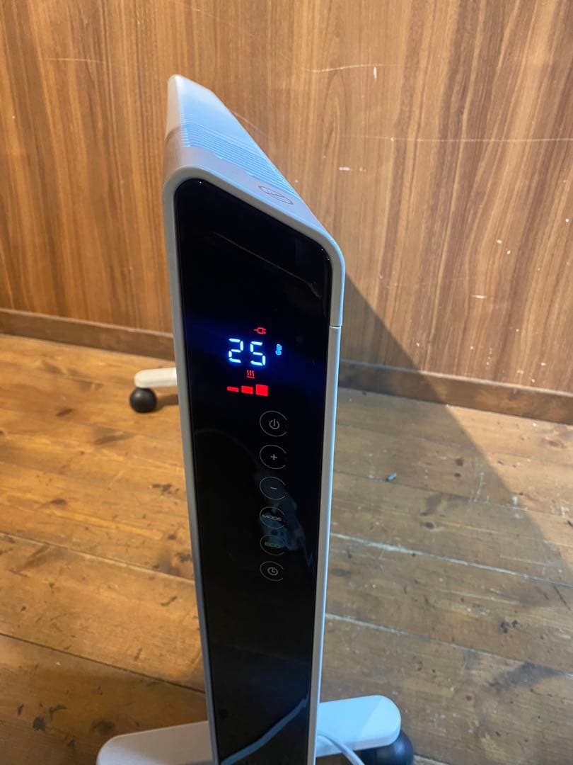 デロンギ コンベクターヒーター　セラミックヒーター　暖房　ストーブ