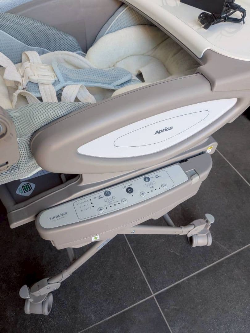 【美品】Aprica ユラリズム オートプレミアム アップリカ