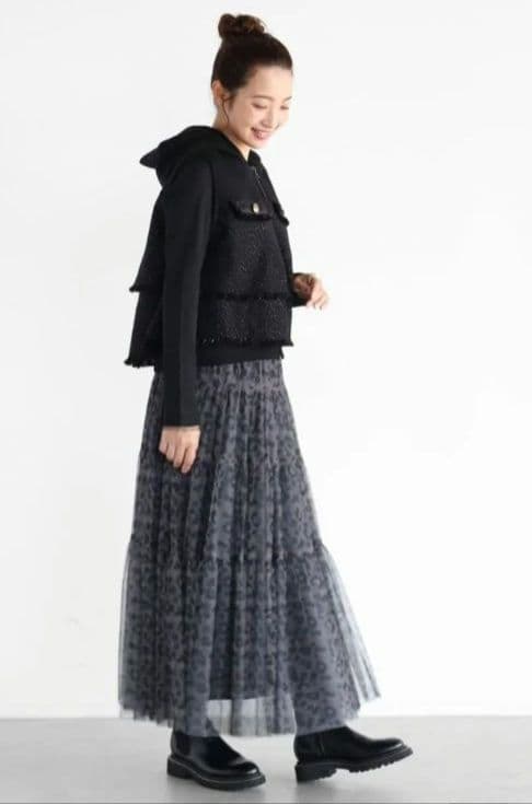 りりこ　★新品★Vin（ヴァン） バックフリルツイードベスト