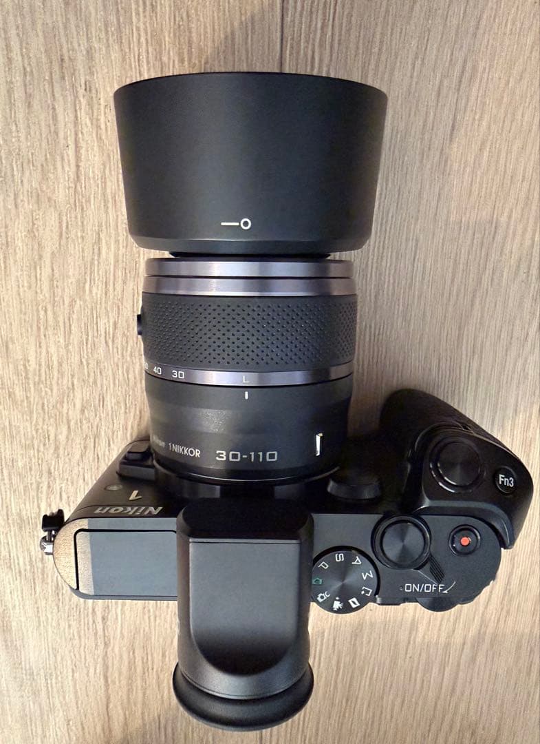 ニコンNikon1 v3 プレミアムキット　標準レンズ、ズームレンズ、おまけつき