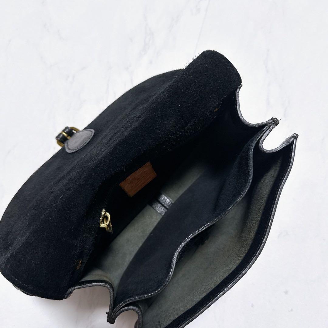 美品✨イルビゾンテ　クロスボディバッグ　ショルダー　ブラック　黒