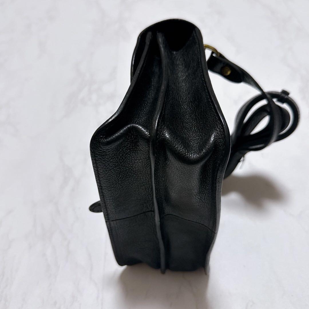 美品✨イルビゾンテ　クロスボディバッグ　ショルダー　ブラック　黒