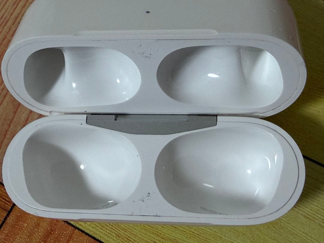 AirPods Pro 第2世代 純正イヤーチップ新品付 動作良好 キズあり