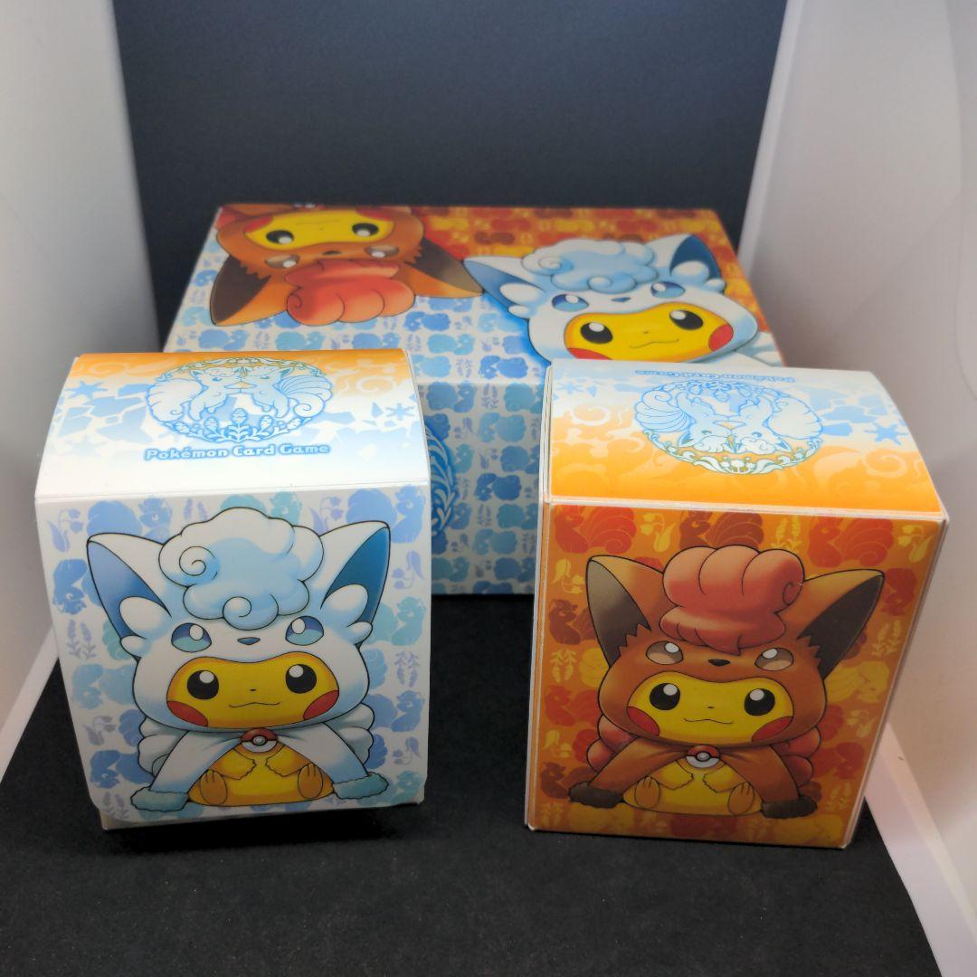 ポケモンカード デッキケース セット ポンチョを着たピカチュウロコン 公式