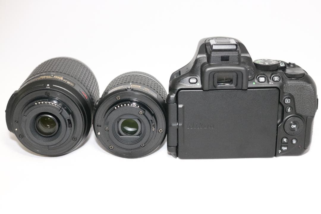 S回数少 Nikon D5600 ダブルキット⭐一眼レフ 初心者 wi-fi機能