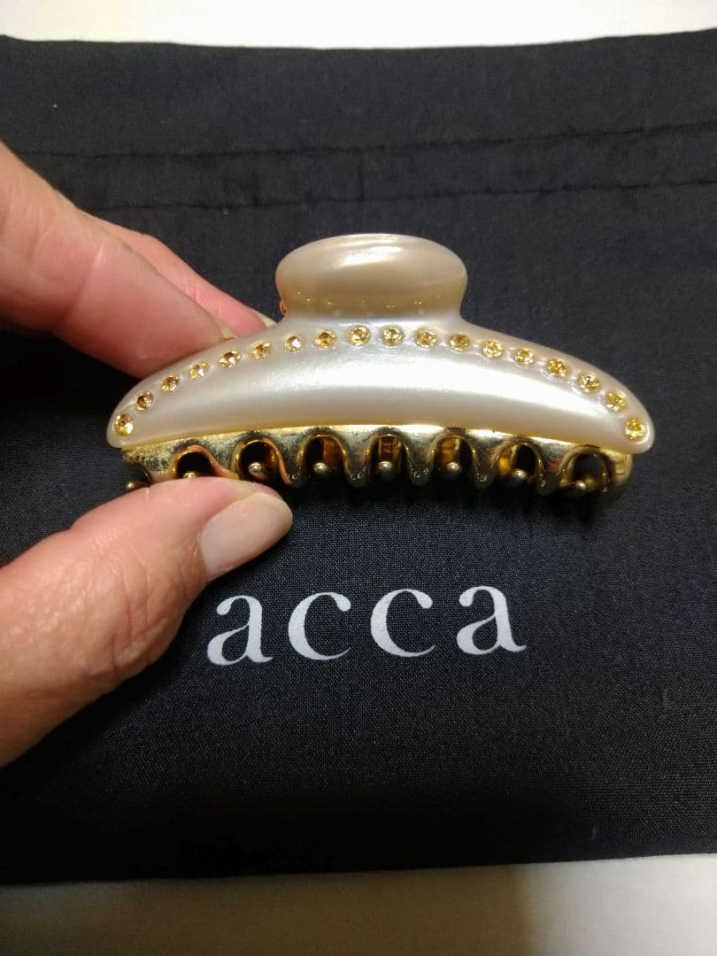 acca アッカ　ティアラクイーンヘアクリップ　 グレージュ