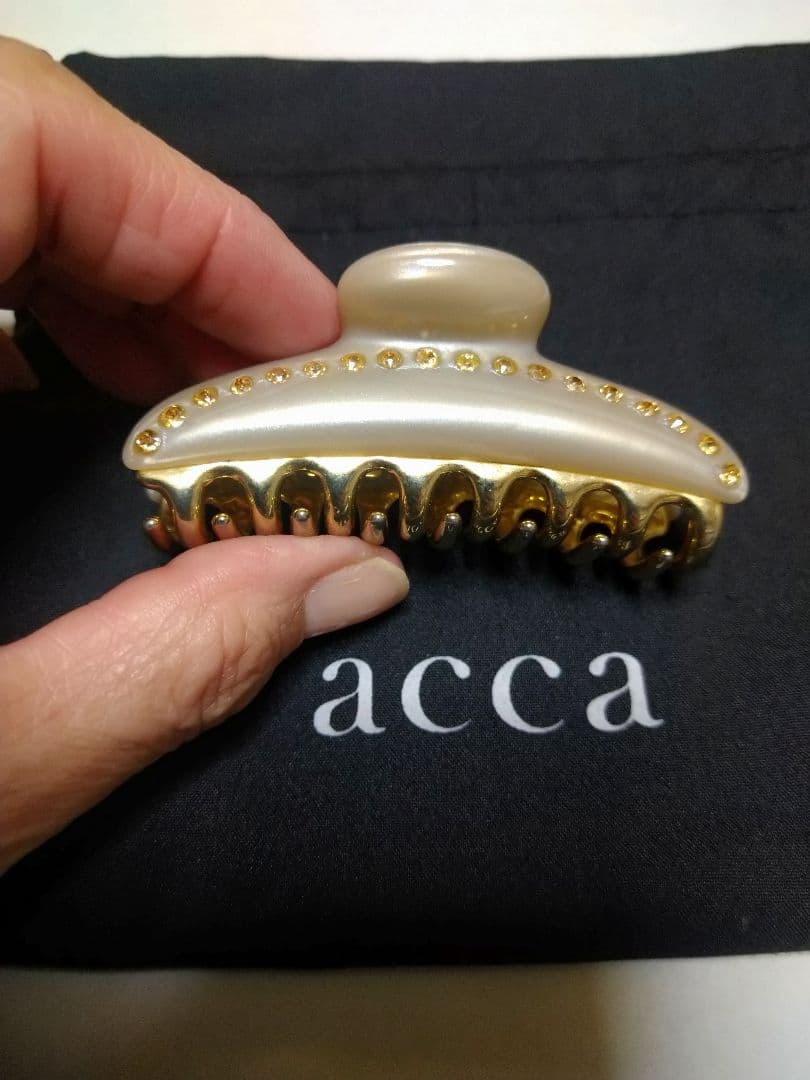 acca アッカ　ティアラクイーンヘアクリップ　 グレージュ