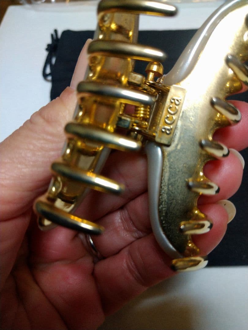 acca アッカ　ティアラクイーンヘアクリップ　 グレージュ