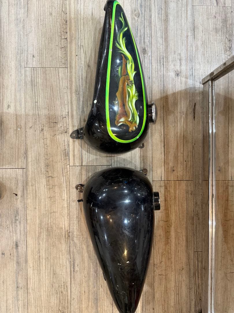 k*4様 ハーレー　3.5ガロン　分割タンク　サバイバー