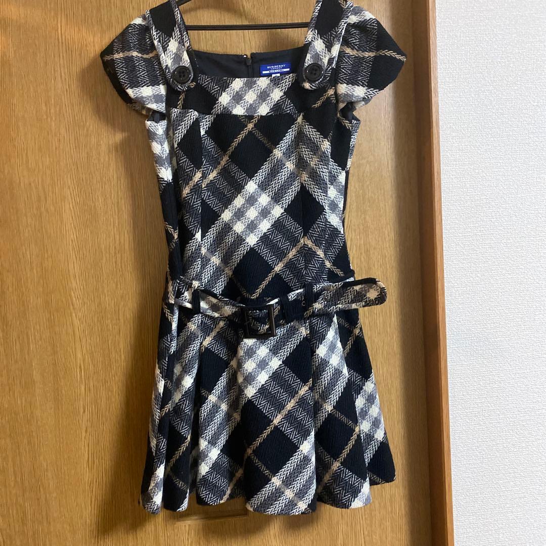 秋冬用の半袖ミニワンピースです。 タートルネックのニットと合わせて着ていました。