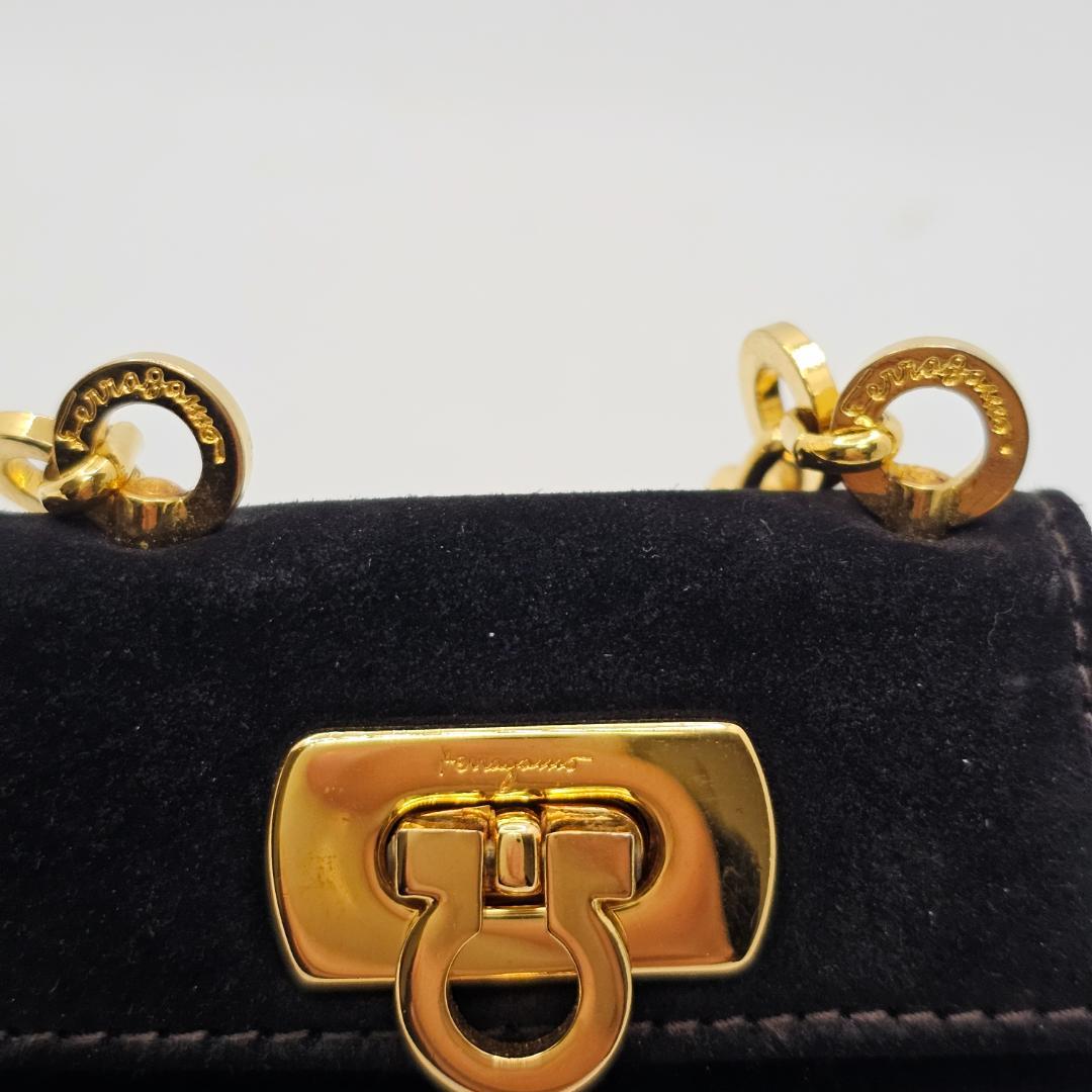 【稀少】フェラガモ ヴァラ チェーンミニバッグ ポーチ