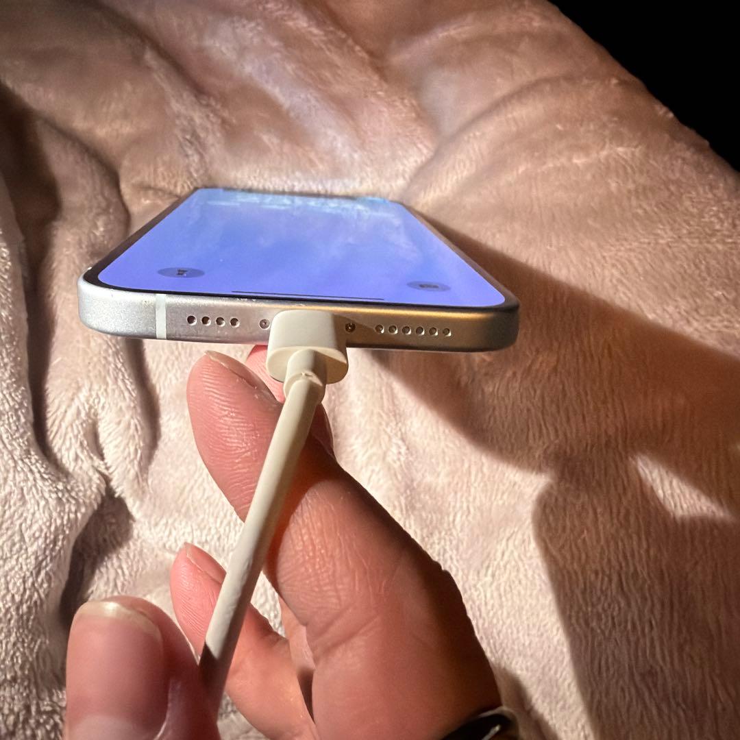 Apple iPhone15plusホワイト 本体