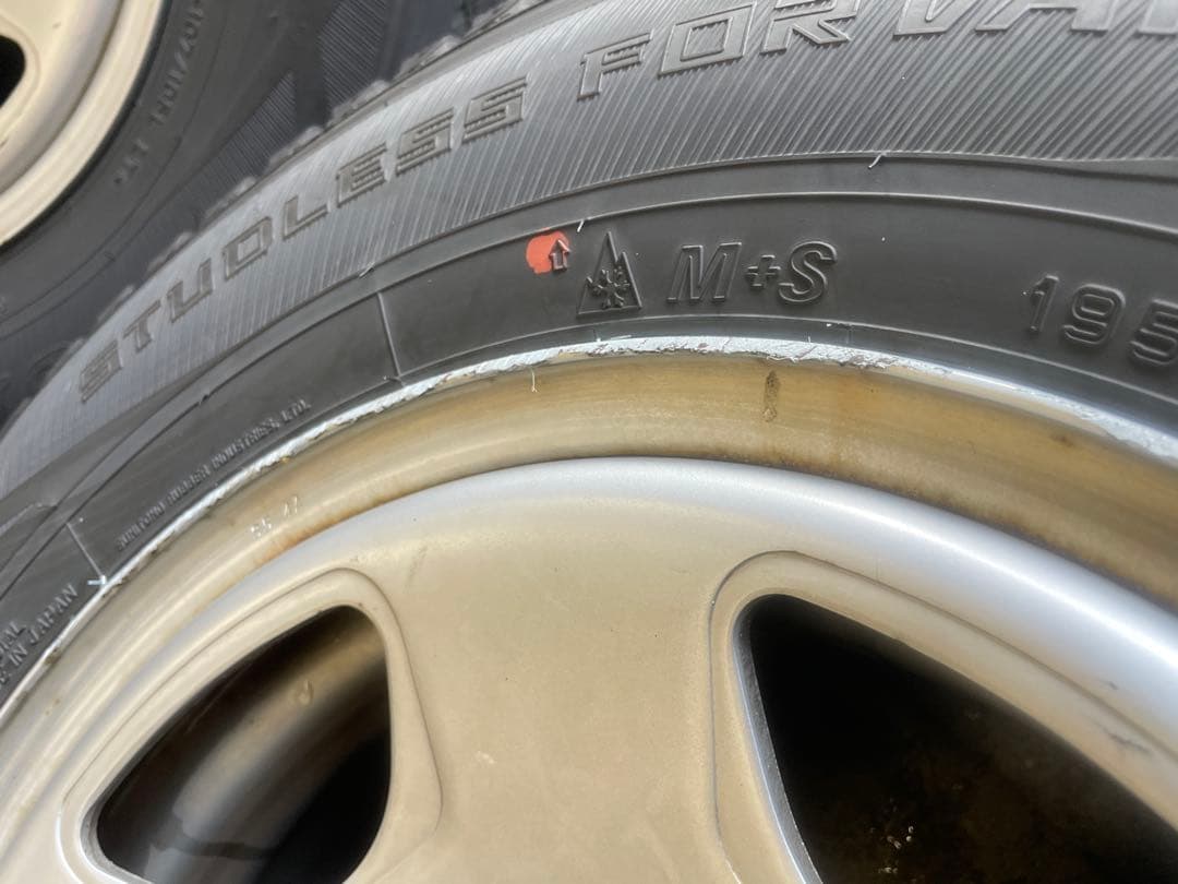 ハイエース　バリ山　ダンロップ　スタッドレスセット　195/80Ｒ15