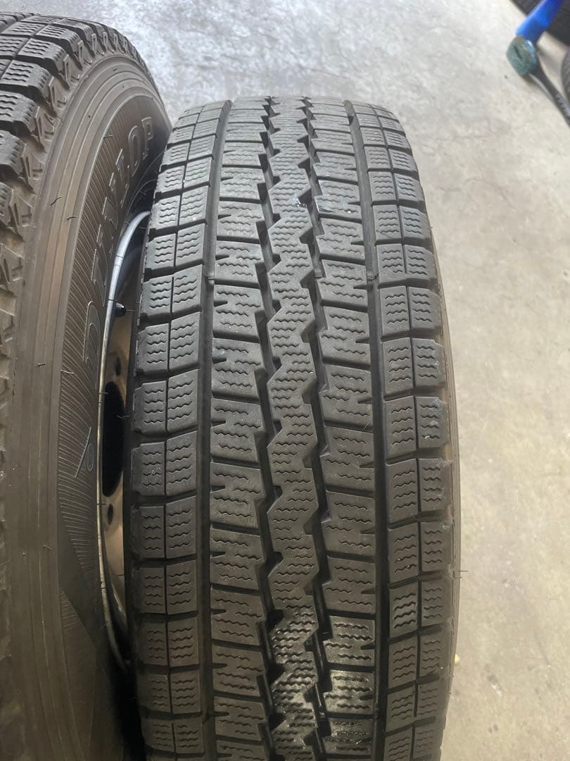ハイエース　バリ山　ダンロップ　スタッドレスセット　195/80Ｒ15