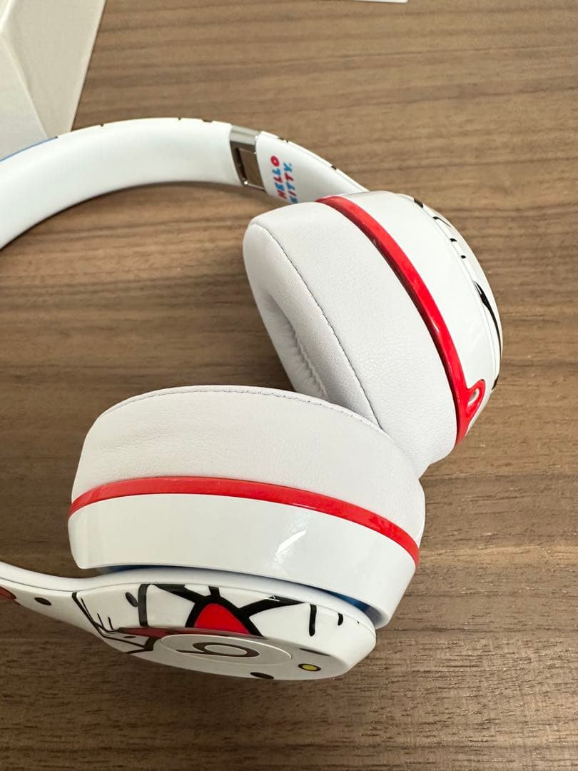 ハローキティ beats solo2 ヘッドフォン