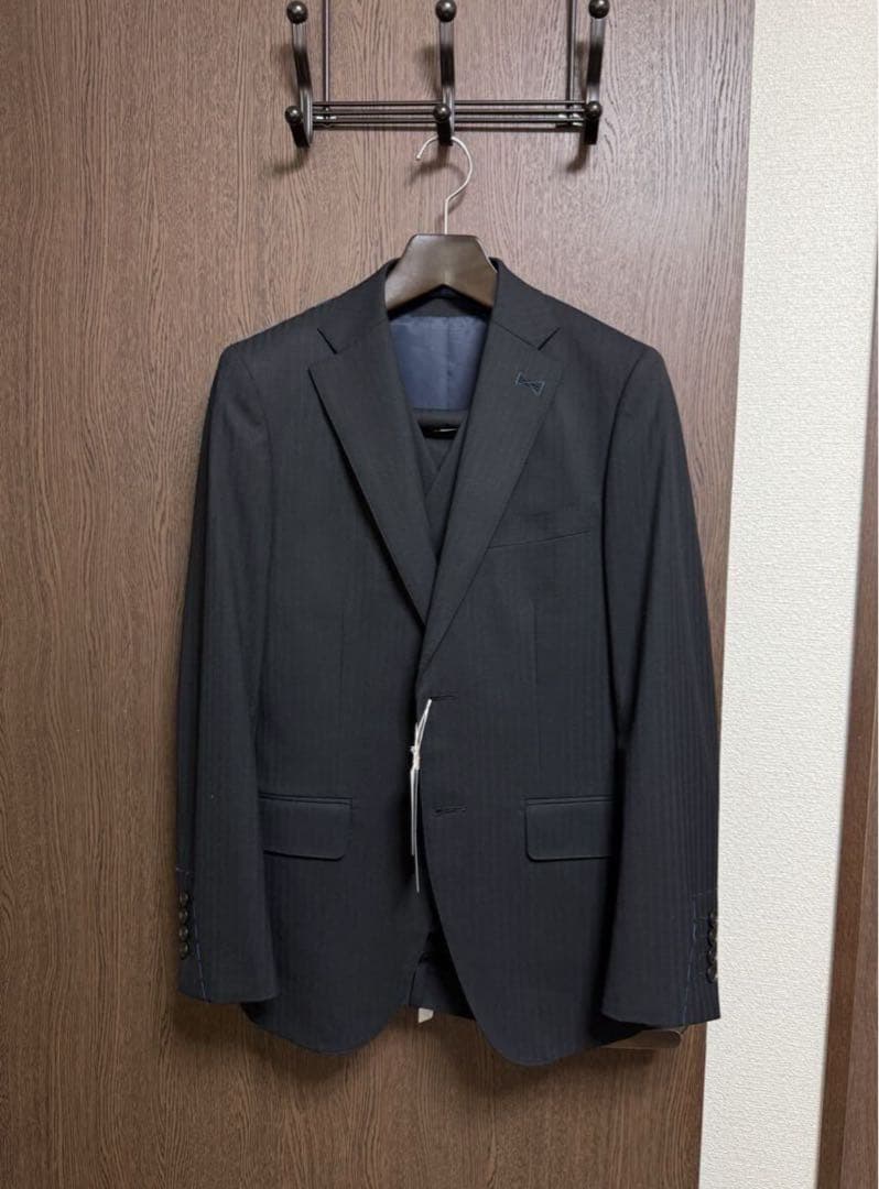 専用Y4新品未使用！高品質！仕立ての良い最新ブラック無地調3ピーススーツ訳あり