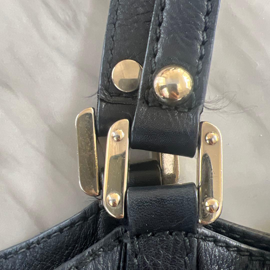 Gucci 黒 ロゴ入り ハンドバッグ