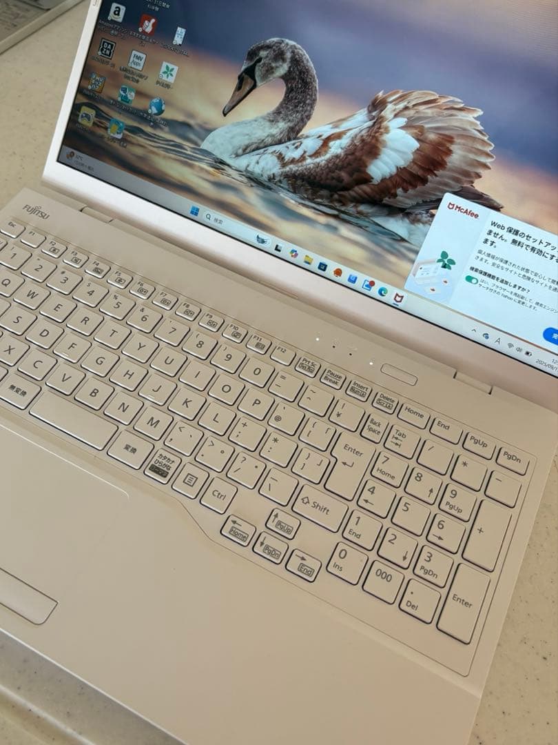 FMV Lite 3515/H3 FMV3515H3W [アーバンホワイト]