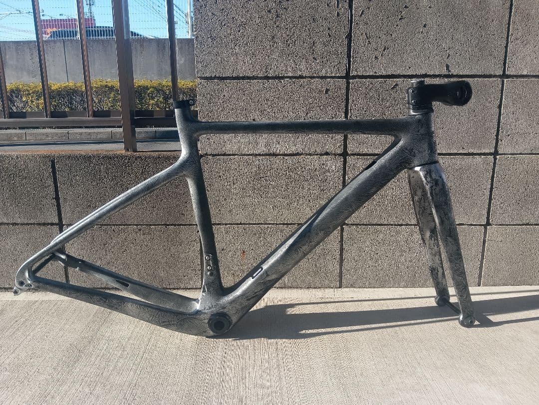 中華カーボンフレーム　グラベル　フル内装