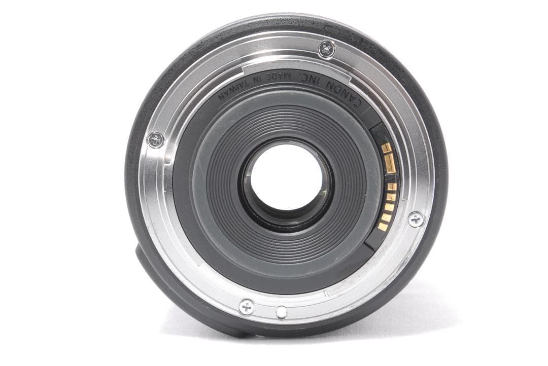 極美品　Canon EF-S 18-135mm f/3.5-5.6 IS STM