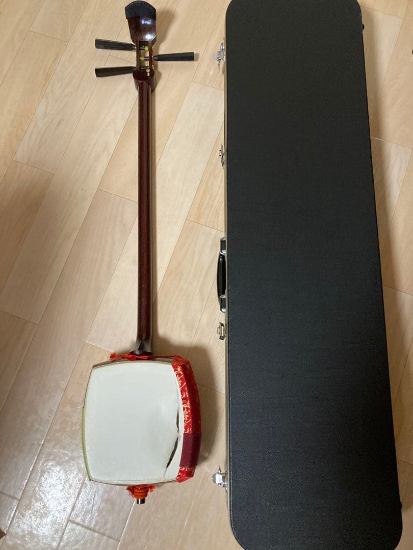 三味線　皮破れあり　ハードケース付き