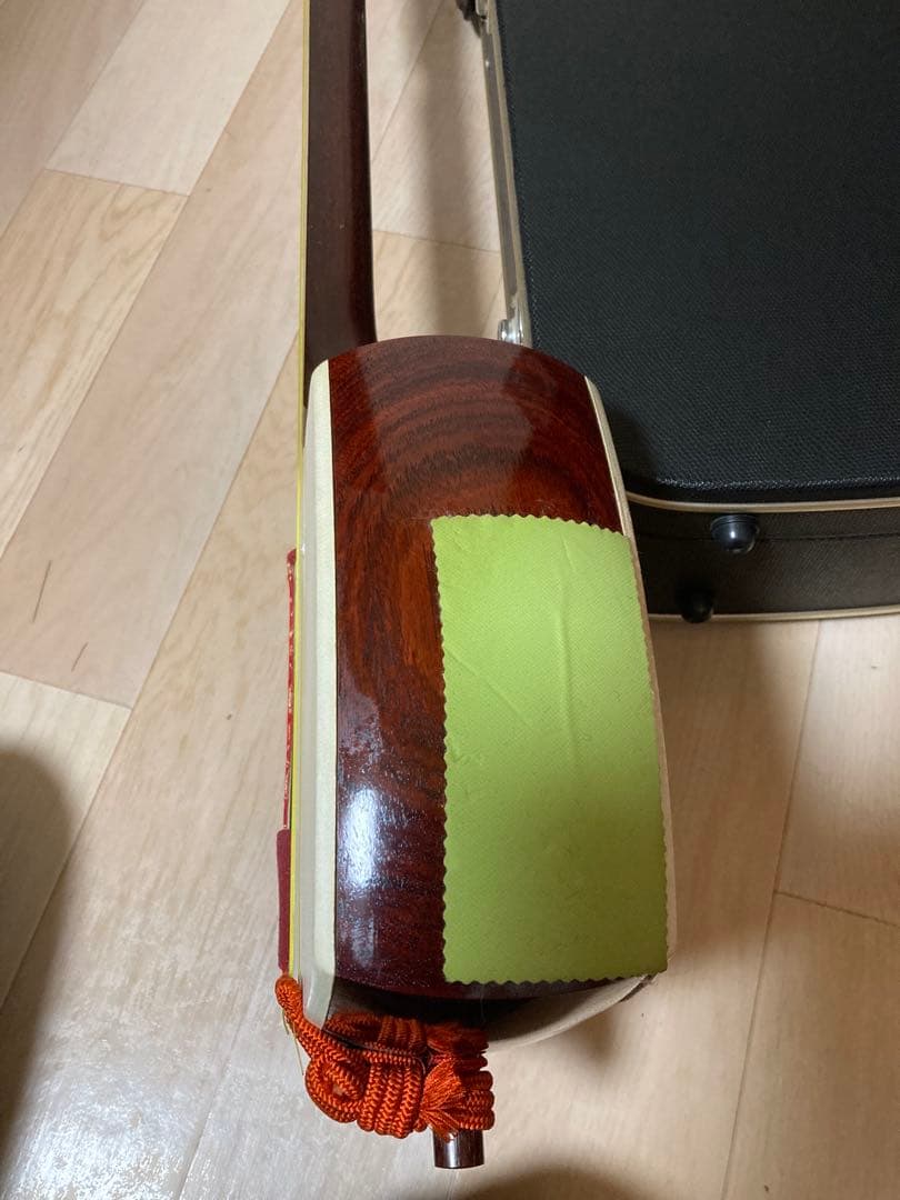 三味線　皮破れあり　ハードケース付き