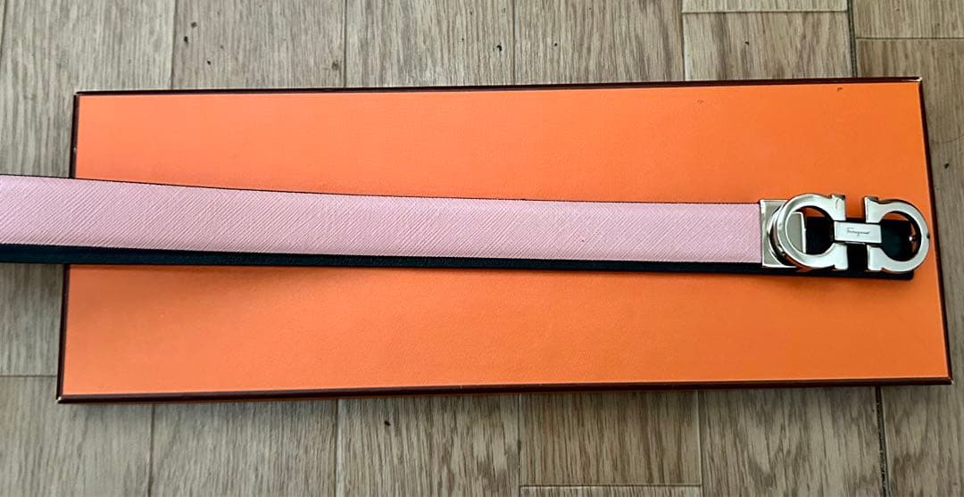 フォラガモ　ダブルガンチーニ　リバーシブルレザーベルト　美品　黒×ピンク