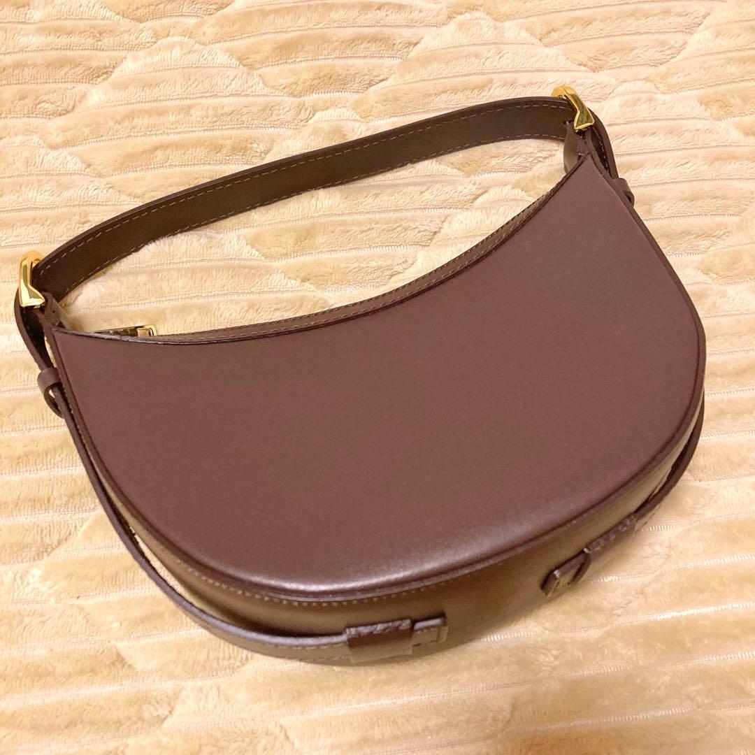 新品 CHRISTIAN VILLA 本革 ハーフムーンバッグ ワンショルダー