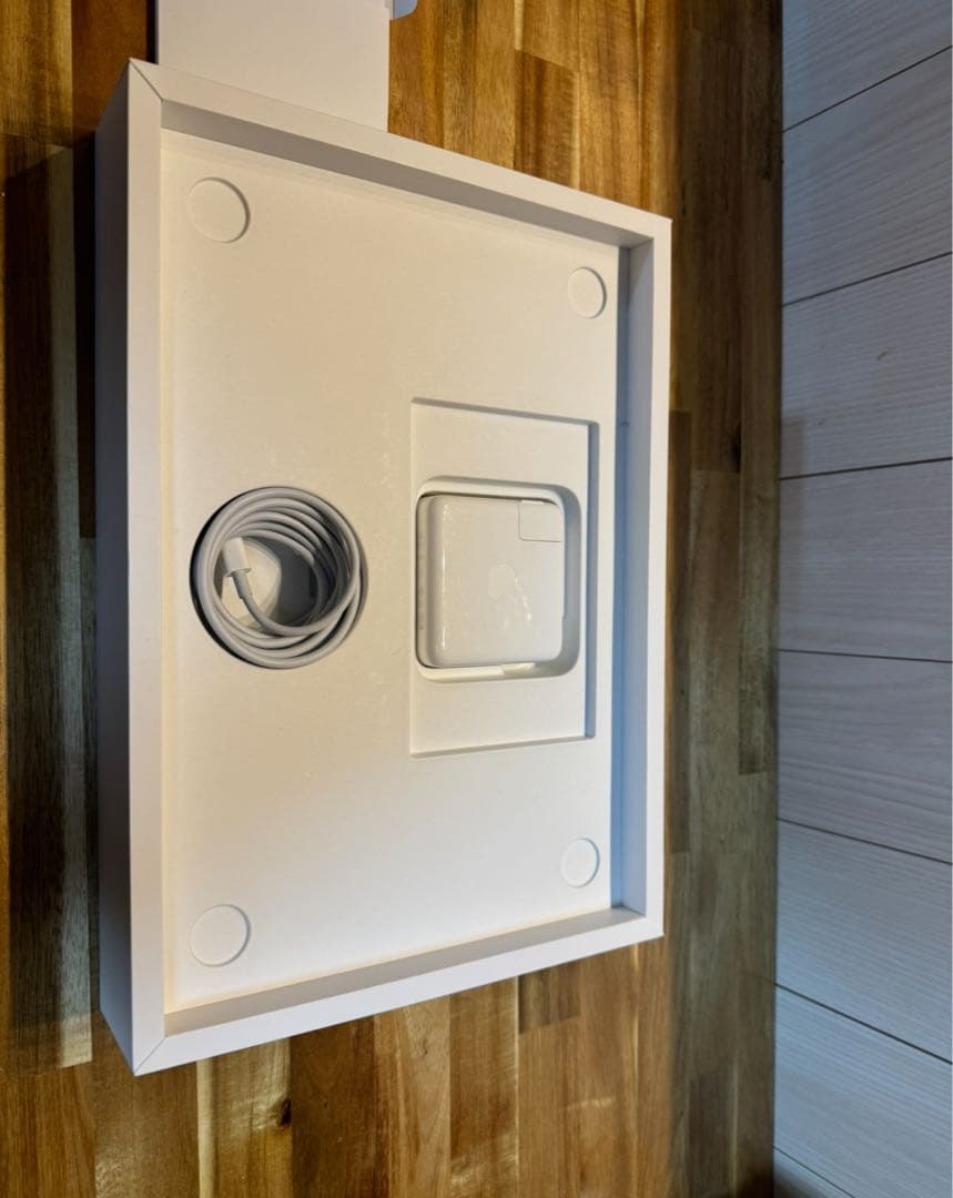 MacBook Pro シルバー 本体 充電器付き