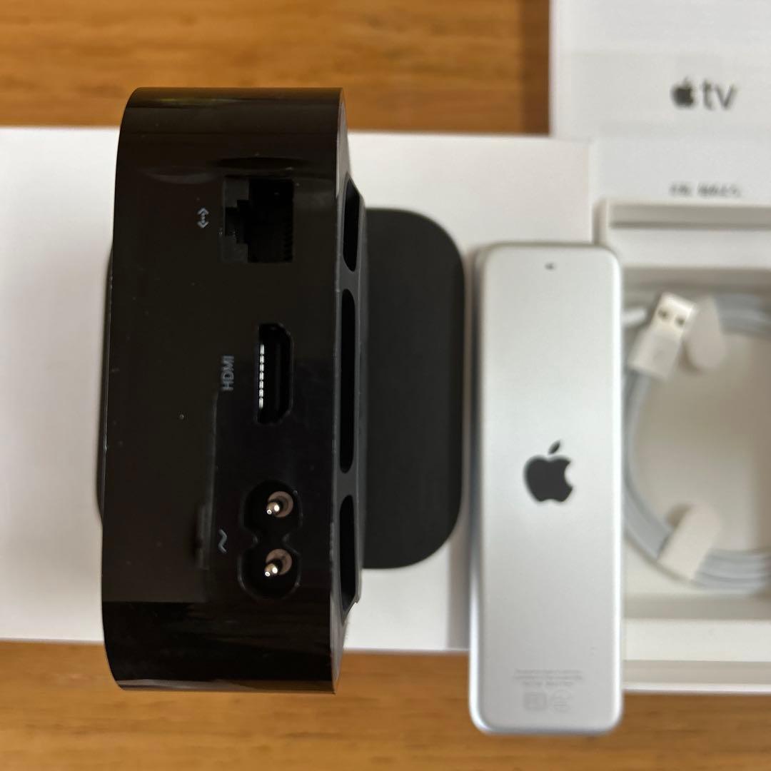 Apple TV 本体とリモコン、USBケーブル付き