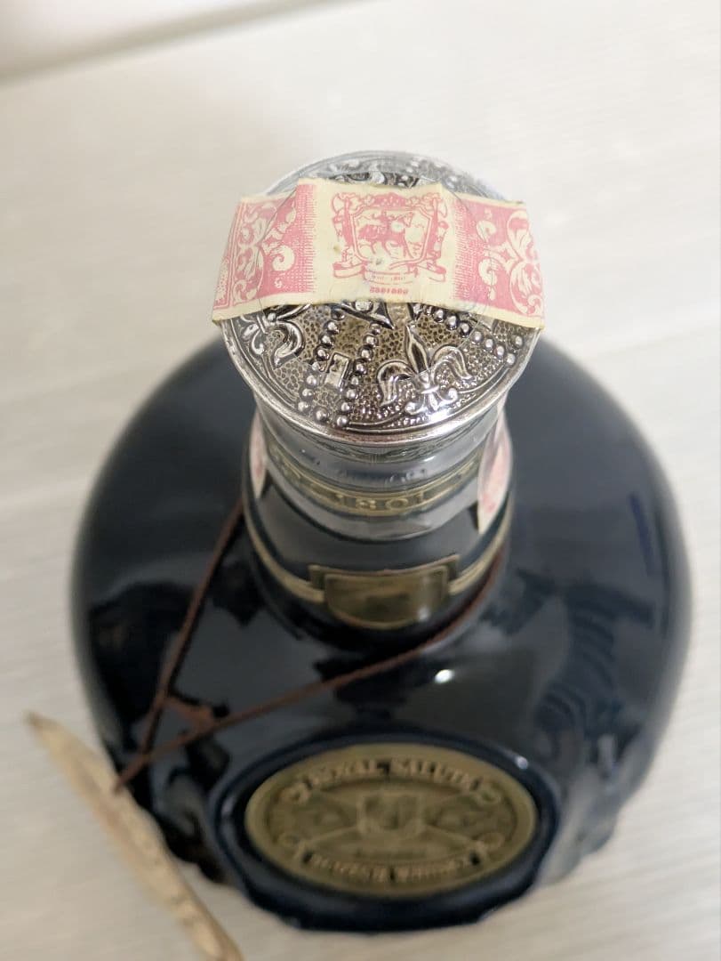 ロイヤルサルート 21年 青陶器ボトル 箱・巾着袋付き