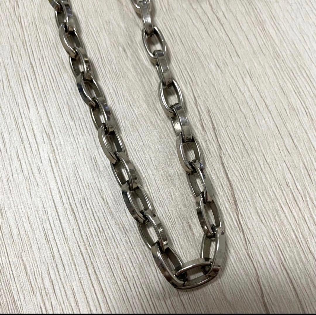 HTCレザー ウォレットチェーン ブラック　ピラミッド シルバー