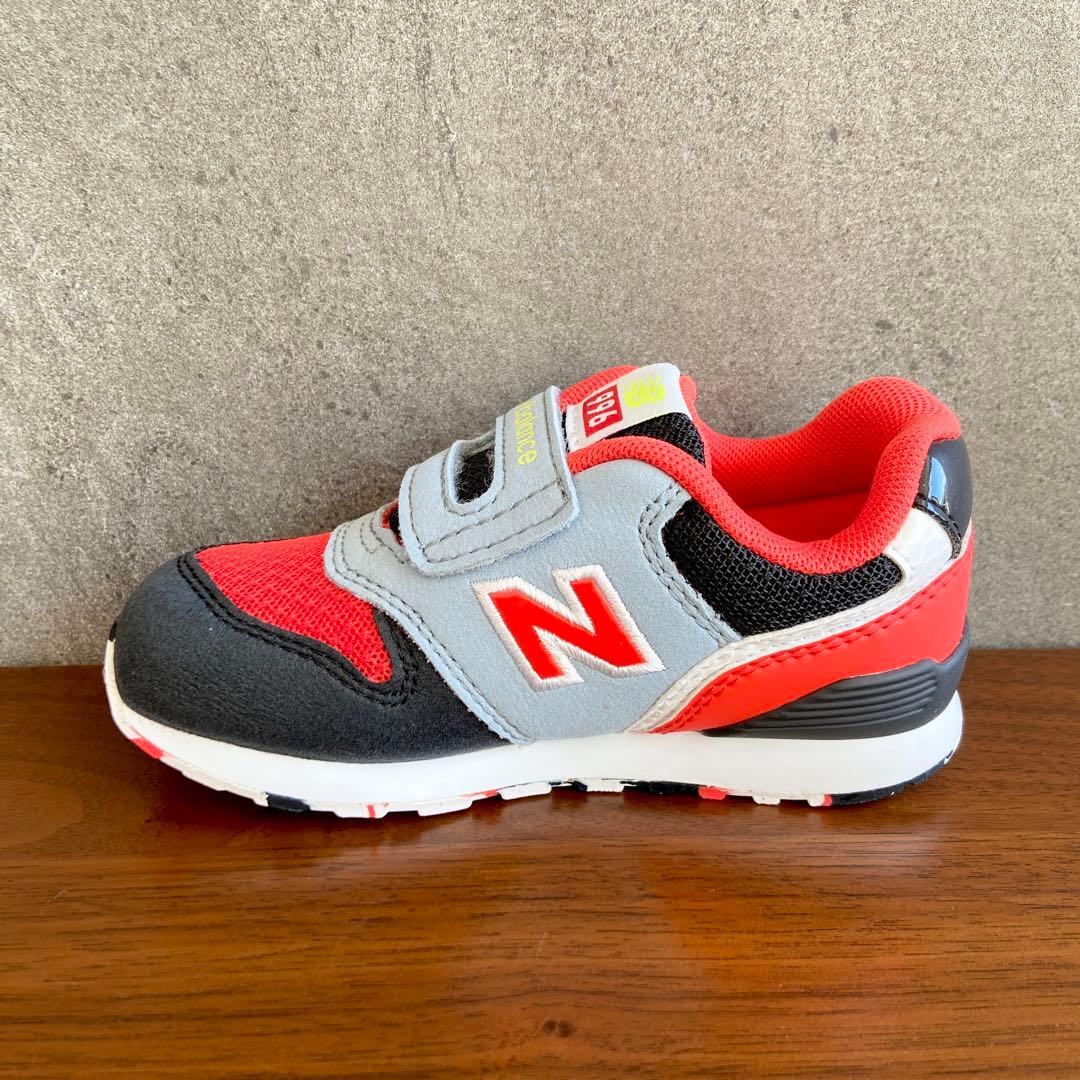 【新品】16センチ レッド×ブラック ニューバランス スニーカー キッズ