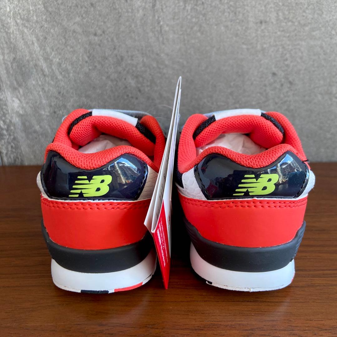 【新品】16センチ レッド×ブラック ニューバランス スニーカー キッズ