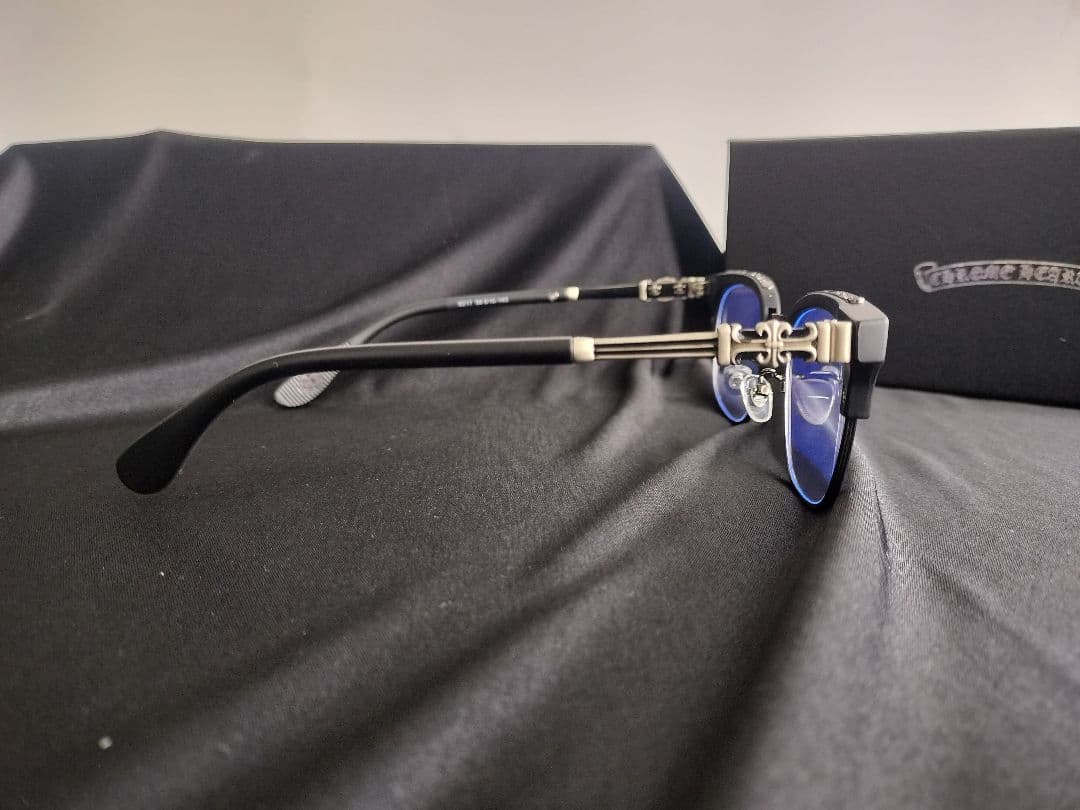 マットシルバー装飾付きマットブラックフレーム　伊達メガネ　クロムハーツ好きに！