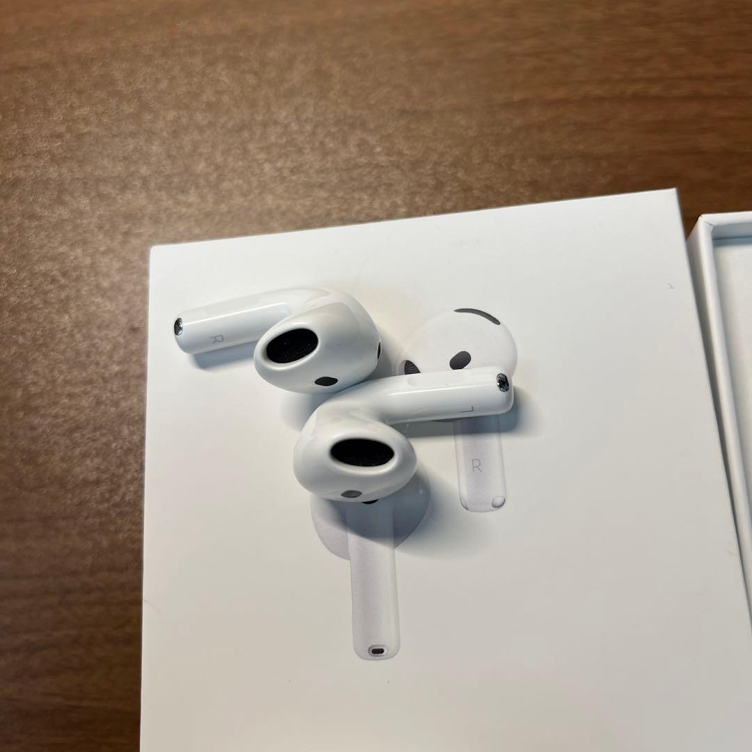 AirPods4 ノイキャン搭載　中古