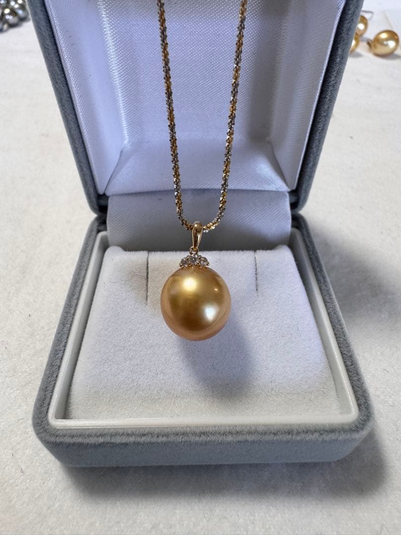 新品　オーロラ級　南洋白蝶ゴールデンパールペンダント
