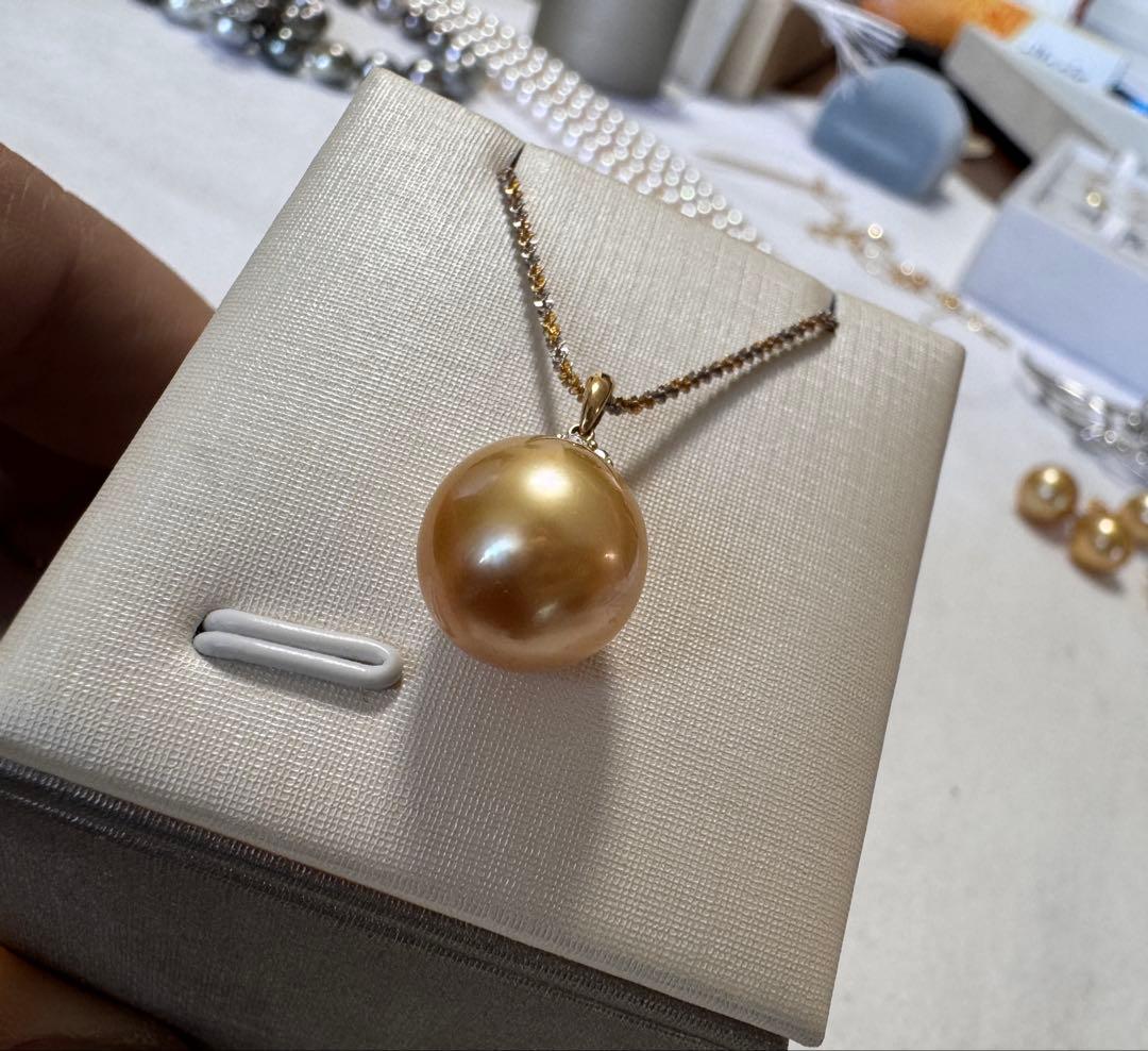 新品　オーロラ級　南洋白蝶ゴールデンパールペンダント