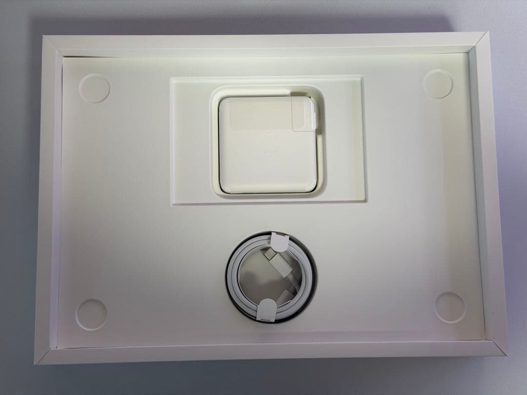 Macbook Pro M1 1TB 16GB 13インチ