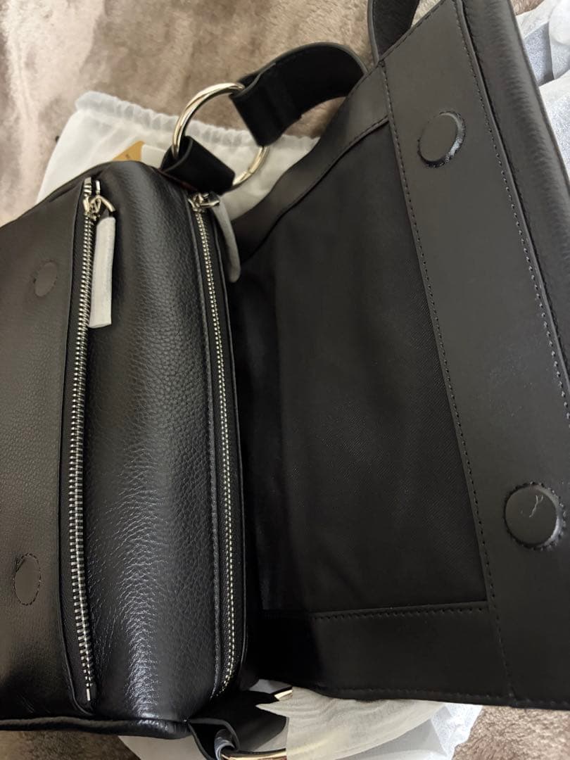 BEARDSLEY ビアズリー　レザーボディバッグ　新品未使用タグ付き